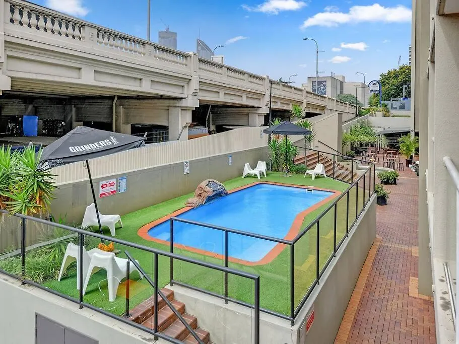 Convenient One-Bedroom Apartment ブリスベン