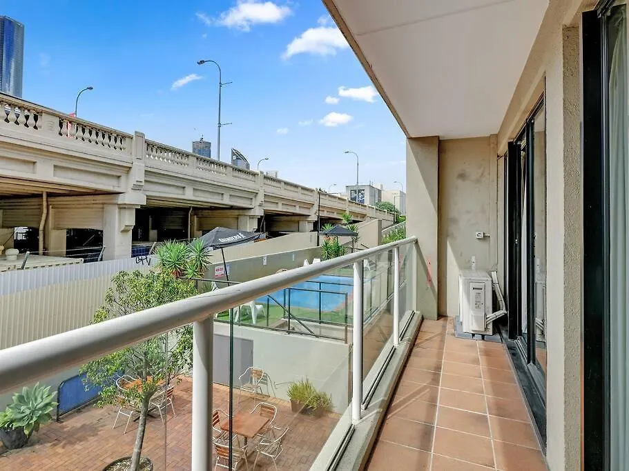 Convenient One-Bedroom Apartment ブリスベン 0*,